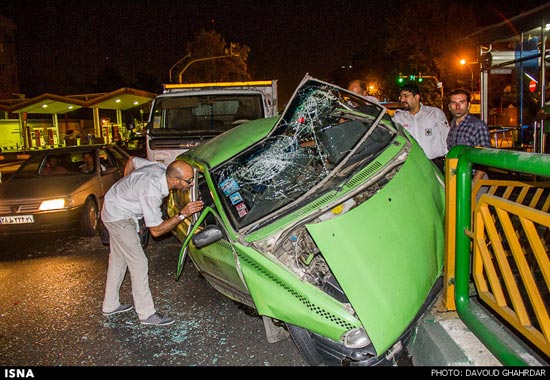 عکس: تصادف شدید پراید در خیابان انقلاب