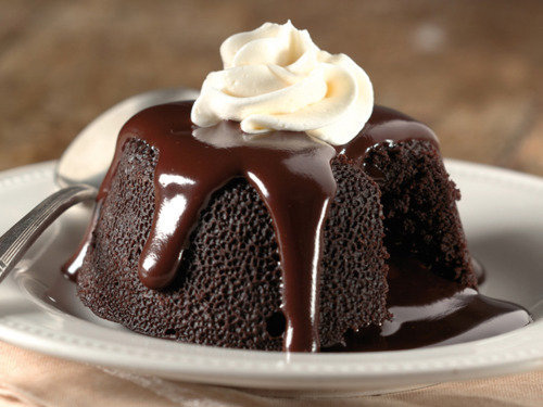 از داخل این کیک «شکلات مذاب» بیرون می‌ریزد!