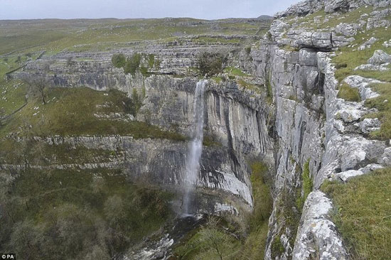 زنده شدن آبشاری بعد از 200 سال +عکس