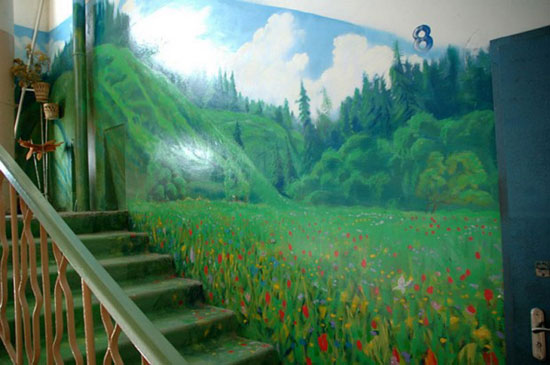 دیوارهای آپارتمان بوم نقاشی هنرمند روسی شد