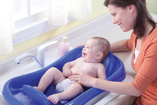 چگونه نوزاد را حمام کنیم؟