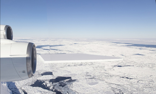 تعجب دانشمندان از توده یخ کاملا مستطیلی شکل در قطب جنوب!
