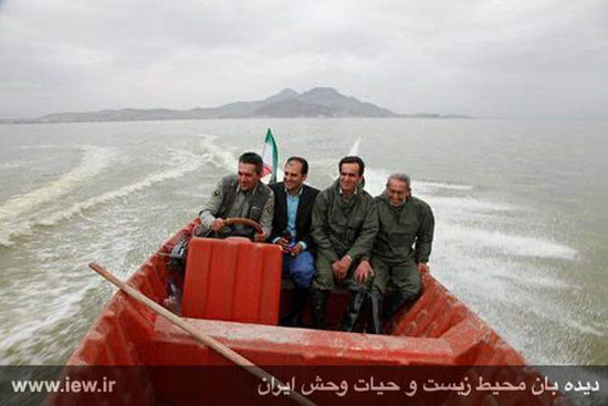 قایق سواری در دریاچه ارومیه +عکس