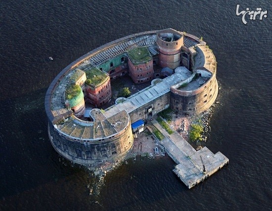 قلعه دیدنی الکساندر روی یک جزیره مصنوعی در روسیه