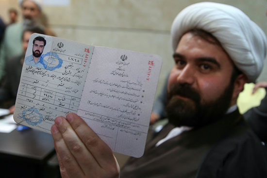 ثبت نام نوه امام (ره) در انتخابات +عکس