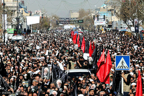 تصاویری از اقامه نماز مقام معظم رهبری بر پیکر آیت الله طبسی