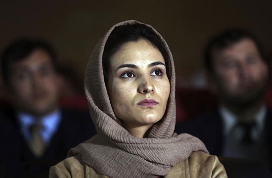 جنجال حسنا جلیل؛ زن ۲۵ ساله افغان