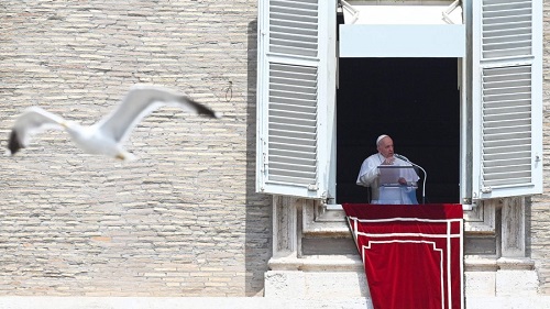 پاپ فرانسیس در بیمارستان رم بستری شد