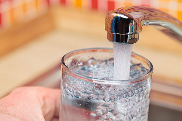 آب نوشیدن چه نقشی در کاهش وزن دارد؟