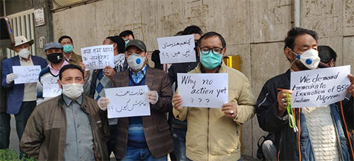 تجمع زوار هندی مقابل سفارت هند در تهران