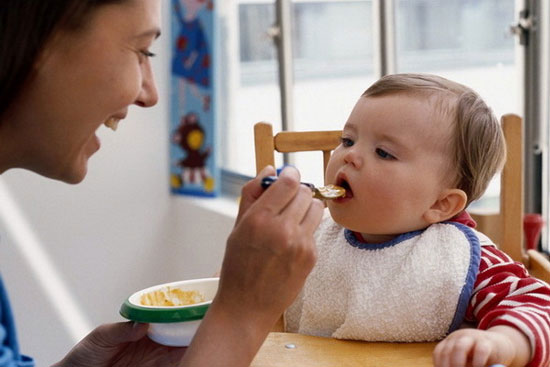 چگونه وقتی بچه کوچک دارید، سالم غذا بخورید؟