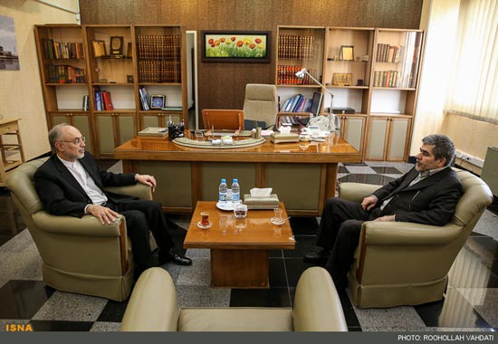 عکس: صالحی در دفتر کار جدیدش