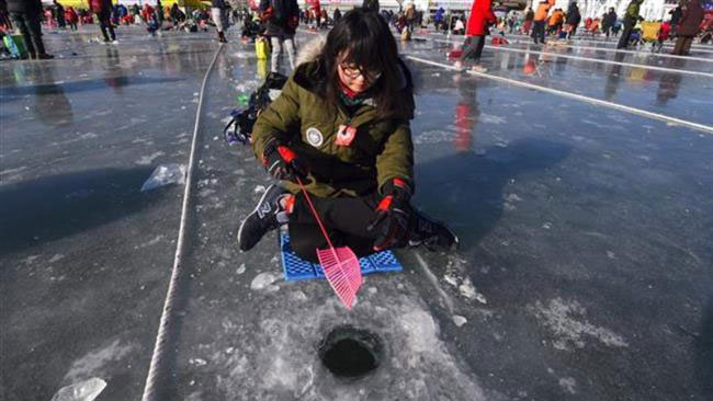 تجربه هیجان انگیز در جشنواره ماهیگیری در یخ