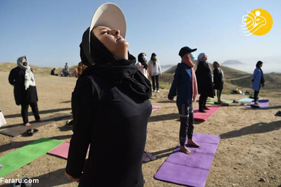 تمرین یوگا توسط زنان افغان