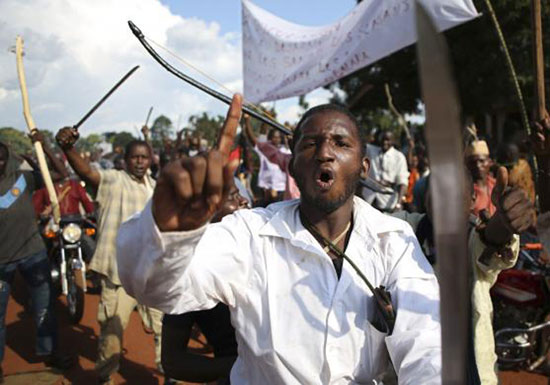 شورش آفریقایی های قمه به دست! +عکس