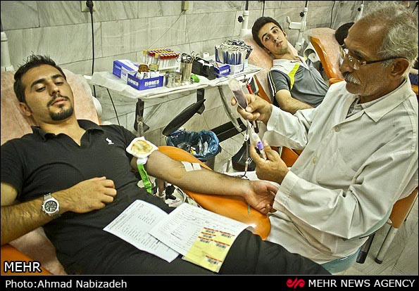 عکس؛ ازدحام برای اهدای خون به زلزله زدگان
