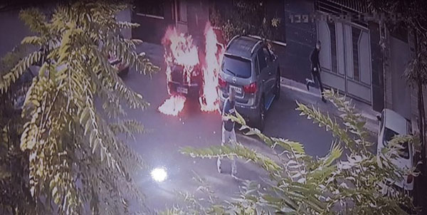 خواستگار کینه جو، خودروی دختر جوان را آتش زد