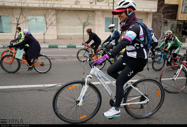 تصاویری از بانوان دوچرخه‌سوار در تهران