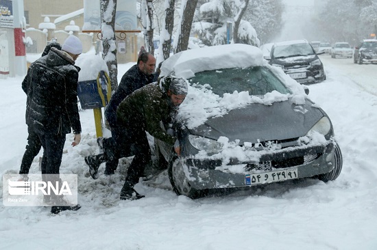 هوای اردبیل بحرانی شد؛ شهر نیم‌ متر زیر برف رفت