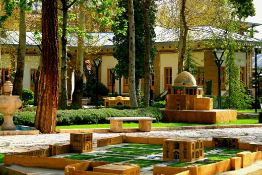 برای فرار از دود و دَم تهران، به این باغ‌ها بروید