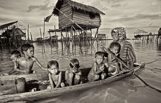 عکس: این قبیله روی دریا زندگی می‌کنند