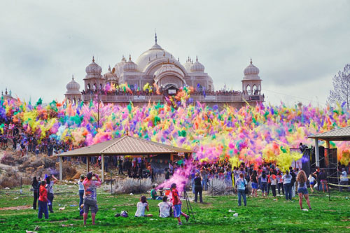 جشن رنگی هندی ها؛ لطفا رو من رنگ بپاش!