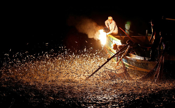 روش سنتی ماهیگیری با آتش در تایوان