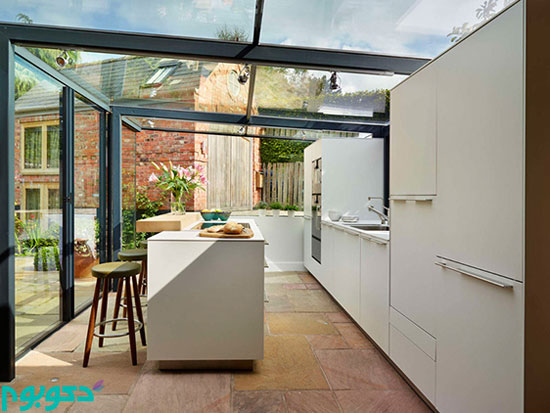 طراحی آشپزخانه شیشه‌ای بر روی بام