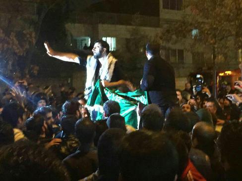 عکس:پایین کشیدن پرچم عربستان در مشهد