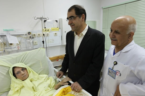 عکس: مادر حسن روحانی در بیمارستان