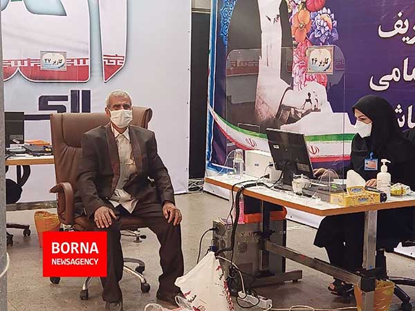 پیرمرد ۷۴ساله‌ برای انتخابات ثبت‌نام کرد
