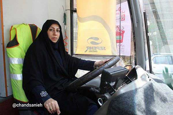 نخستین راننده زن اتوبوس آمبولانس در ایران