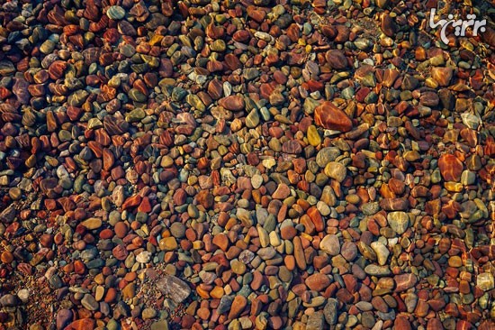 رنگین کمانی زیبا در کف دریاچه‌ مک دونالد