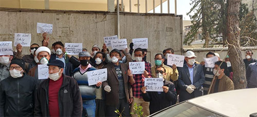 تجمع زوار هندی مقابل سفارت هند در تهران