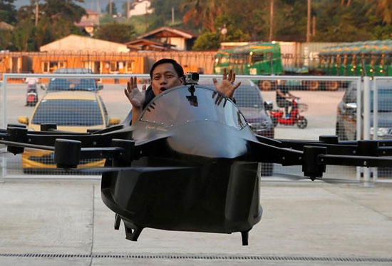 آزمایش موفقیت‌آمیز خودروی پرنده در فیلیپین