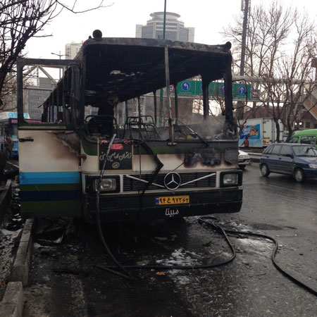 آتش گرفتن اتوبوس در تهران +عکس