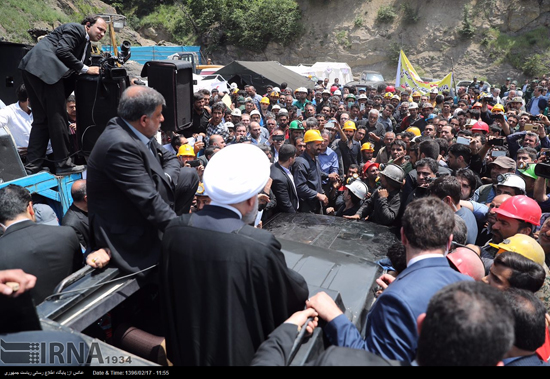 روحانی در محل حادثه معدن آزادشهر