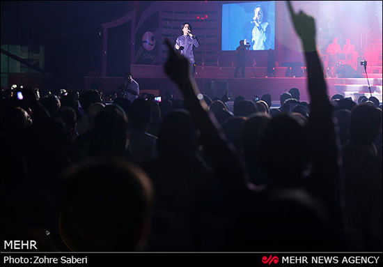عکس: کنسرت «محسن یگانه» در کیش