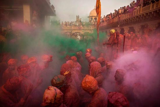جشنواره سالانه رنگ و شادی در هند + عکس