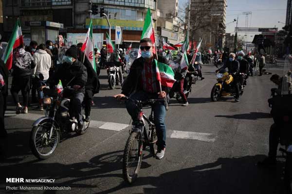 حاشیه تصویری از راهپیمایی متفاوتِ ۲۲ بهمن