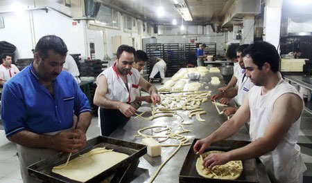 تصاویری از پخت نان افطاری تبریزی