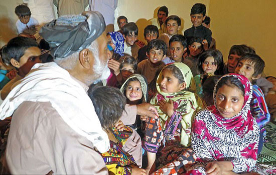 راننده کامیون 70 ساله پاکستانی با 6 زن و 54 فرزند