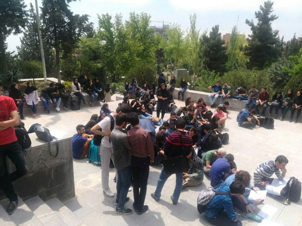 علت تجمع اعتراضیِ دانشجویان شهید بهشتی