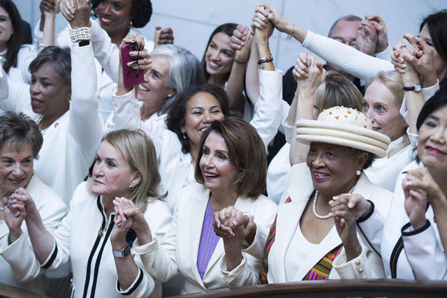 عکس یادگاری نمایندگان زن در کنگره آمریکا