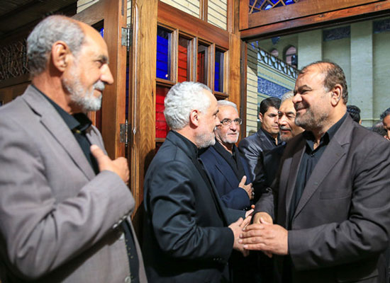 عکس: مردان‌ احمدی‌ نژاد در مراسم ختم‌