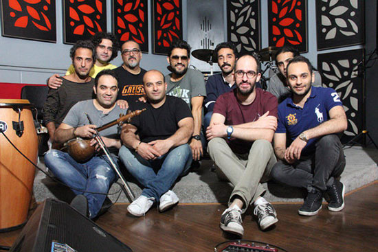 حامد بهداد خواننده کنسرت 10 سالگی گروه «دارکوب»