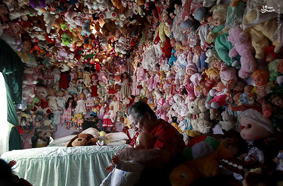 عکس: زندگی با 4 هزار عروسک