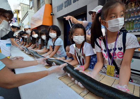سوشی 120 متری در خیابانهای ژاپن +عکس