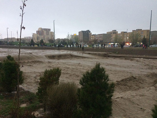 بارش سیل آسای باران در تبریز؛ مدارس تعطیل شد