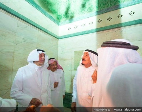 عکس: بی احترامی پادشاه عربستان به کعبه
